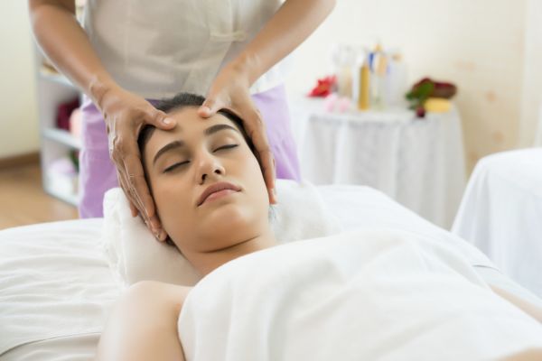Vivez l'expérience unique du head spa à Caen pour une détente totale